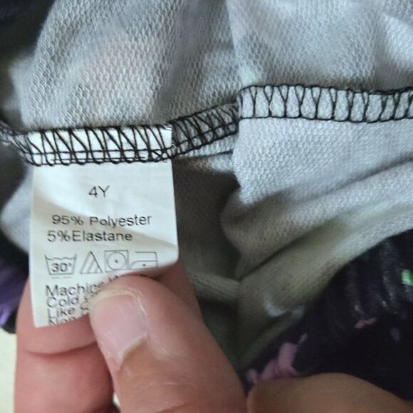 Galaxy stars and moon pattern glow in the dark 2-piece pajama set - Picture 13 of 16